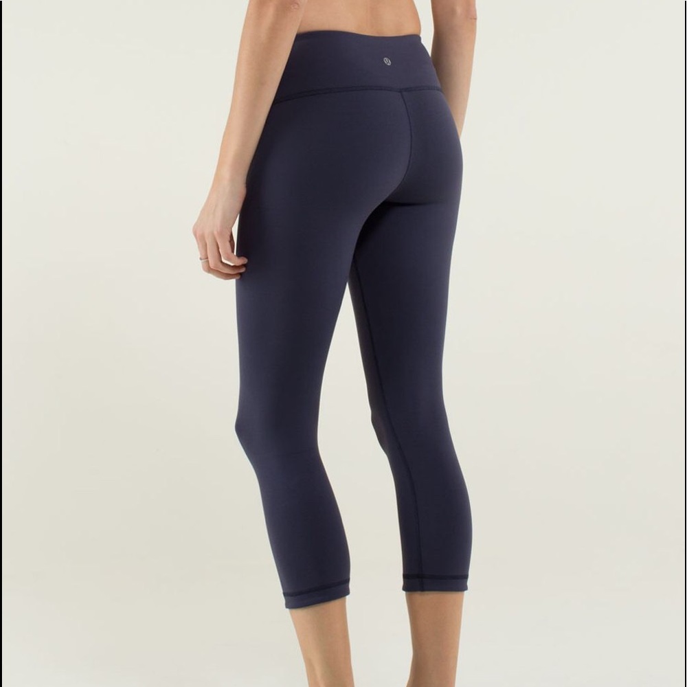 Navy blue cropped leggings
